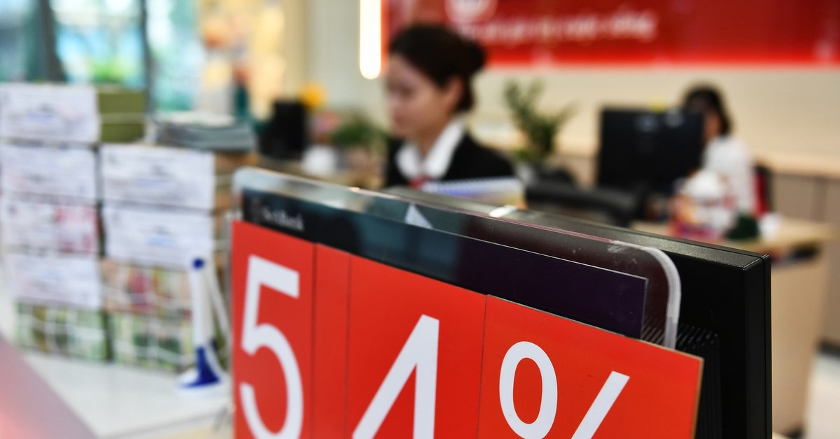Techcombank nhập cuộc giảm lãi suất, Sacombank tung gói tín dụng 20.000 tỉ đồng