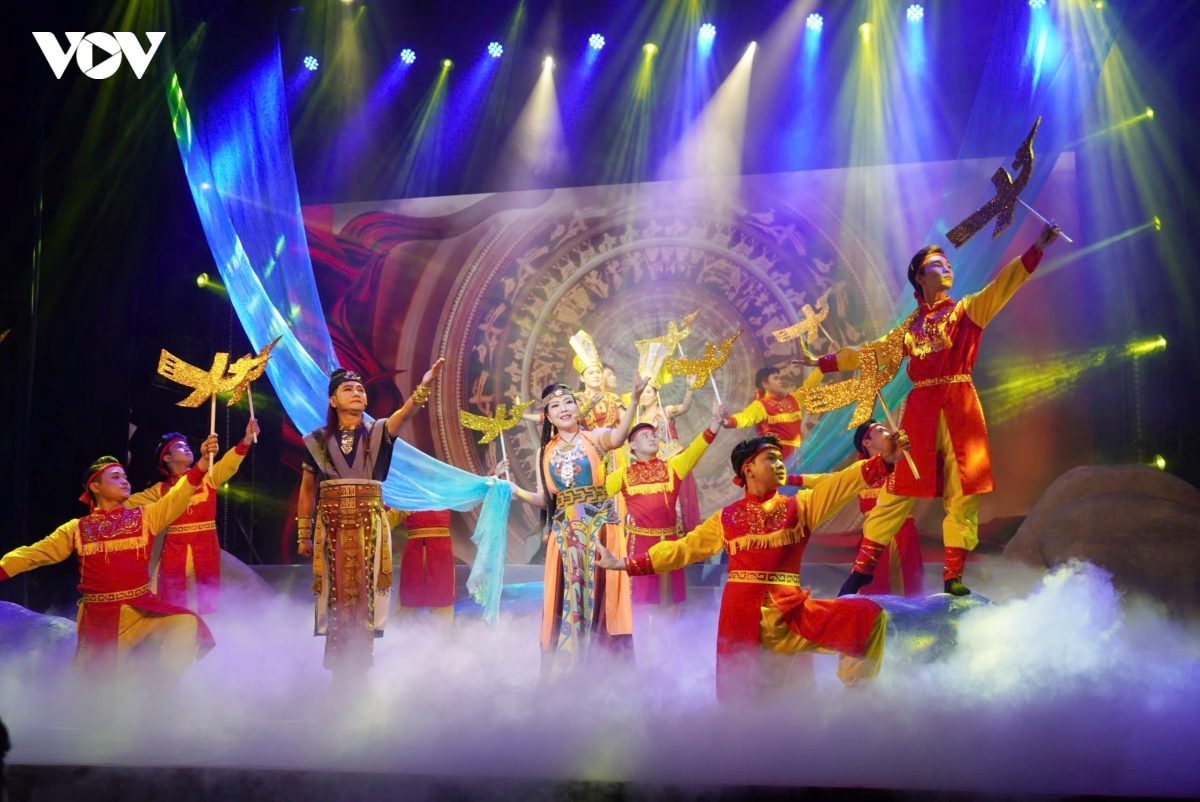 TPHCM bắn pháo hoa, trình diễn 3D Mapping mừng Ngày Văn Hoá Việt Nam